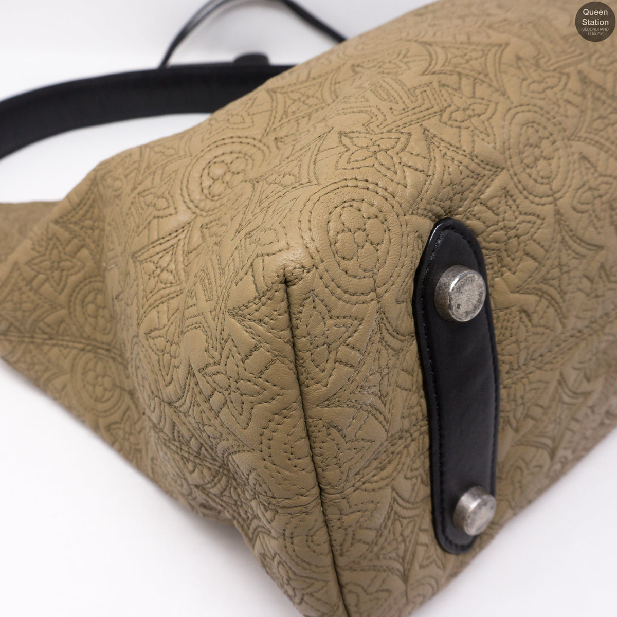 Louis-vuitton Antheia Hobo PM Khaki Quilted Leather