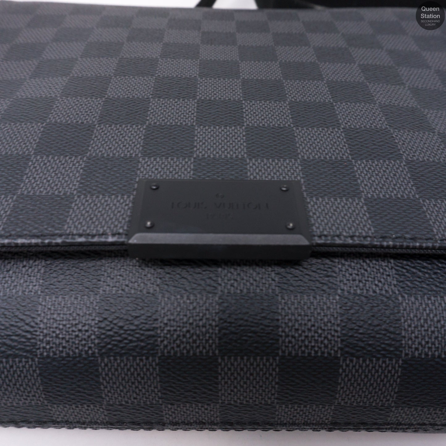 Louis-vuitton District PM Damier Graphite