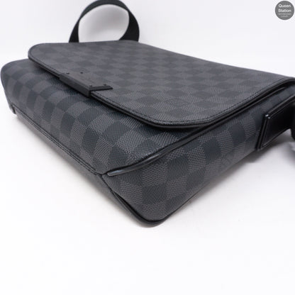 Louis-vuitton District PM Damier Graphite