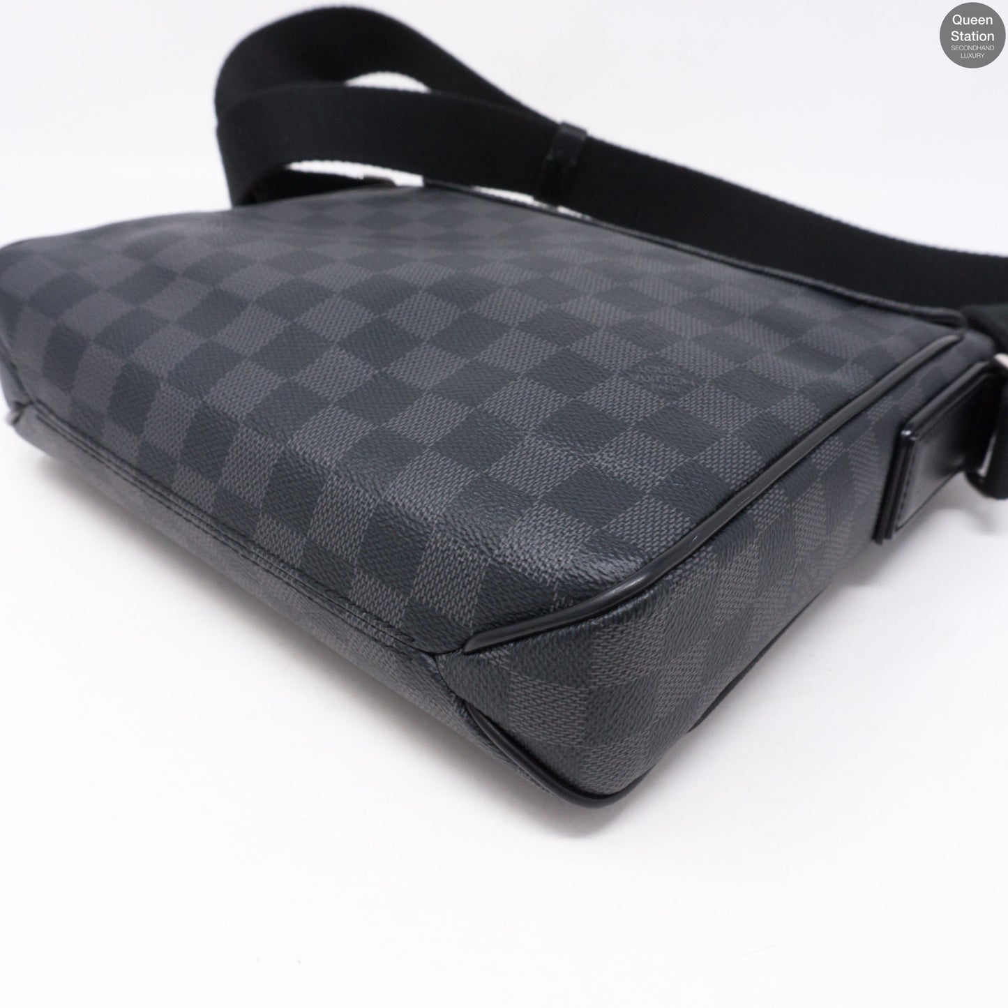 Louis-vuitton District PM Damier Graphite