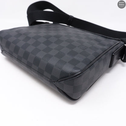 Louis-vuitton District PM Damier Graphite