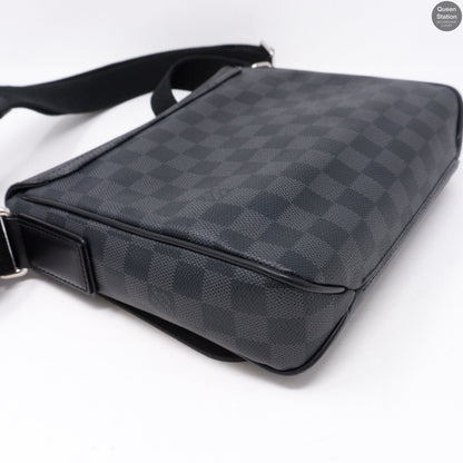 Louis-vuitton District PM Damier Graphite