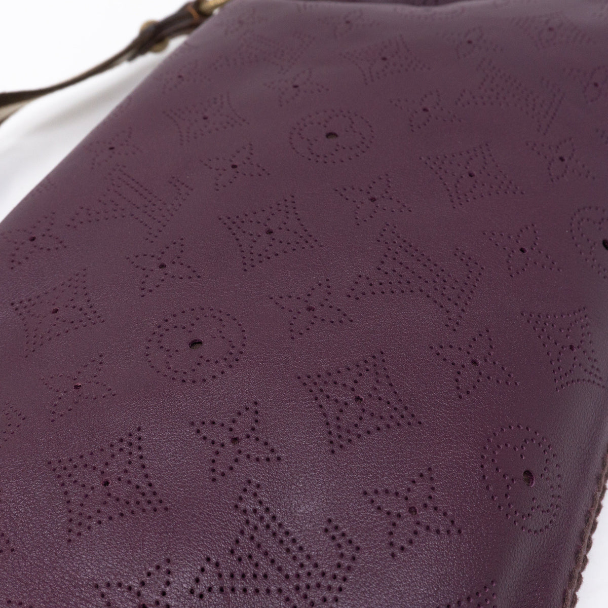 Louis-vuitton Pochette Onatah Mahina Leather Aubergine