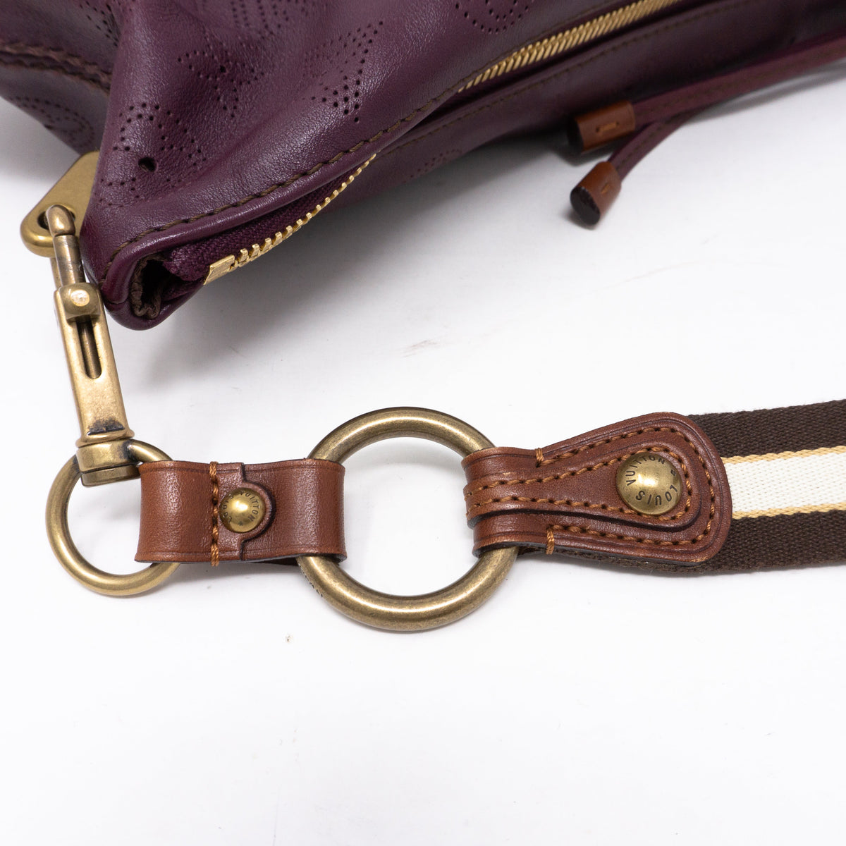 Louis-vuitton Pochette Onatah Mahina Leather Aubergine