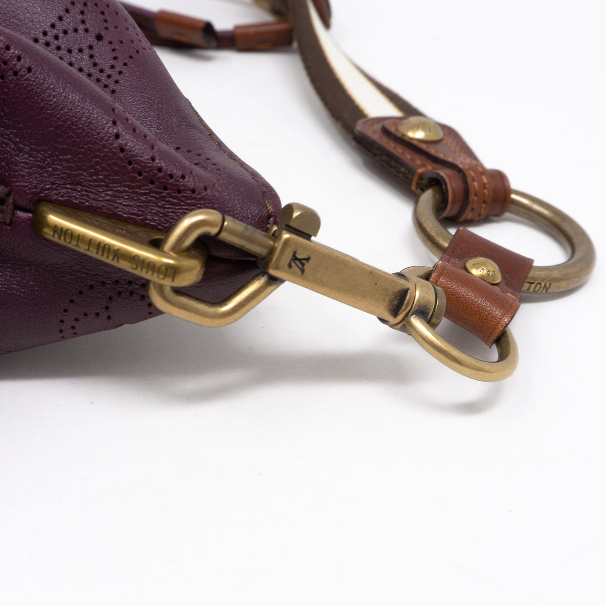 Louis-vuitton Pochette Onatah Mahina Leather Aubergine