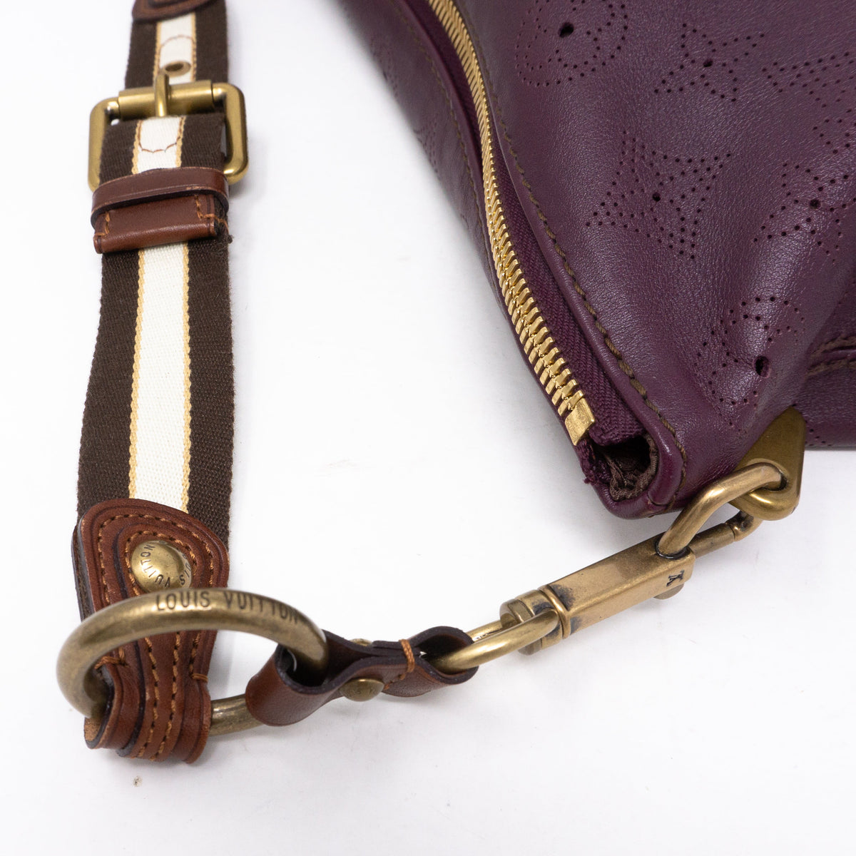 Louis-vuitton Pochette Onatah Mahina Leather Aubergine