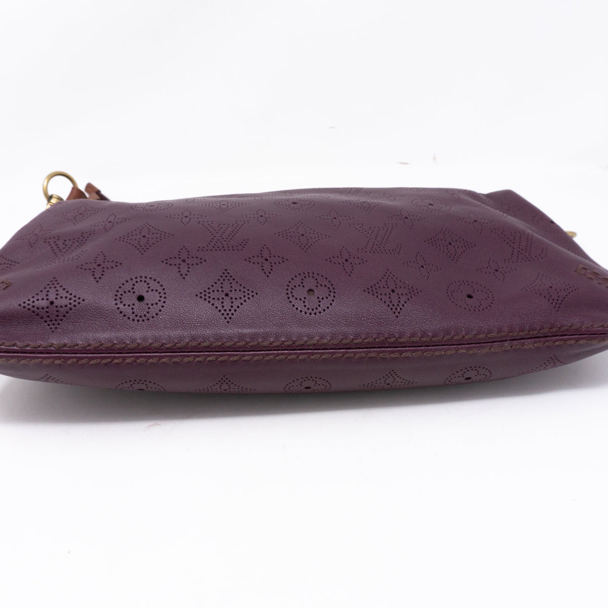 Louis-vuitton Pochette Onatah Mahina Leather Aubergine