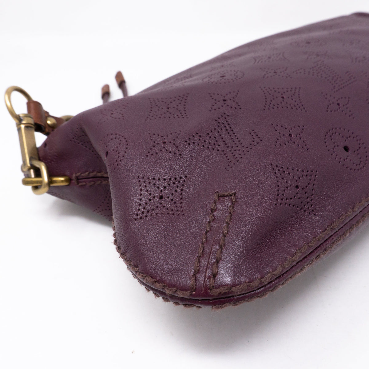Louis-vuitton Pochette Onatah Mahina Leather Aubergine