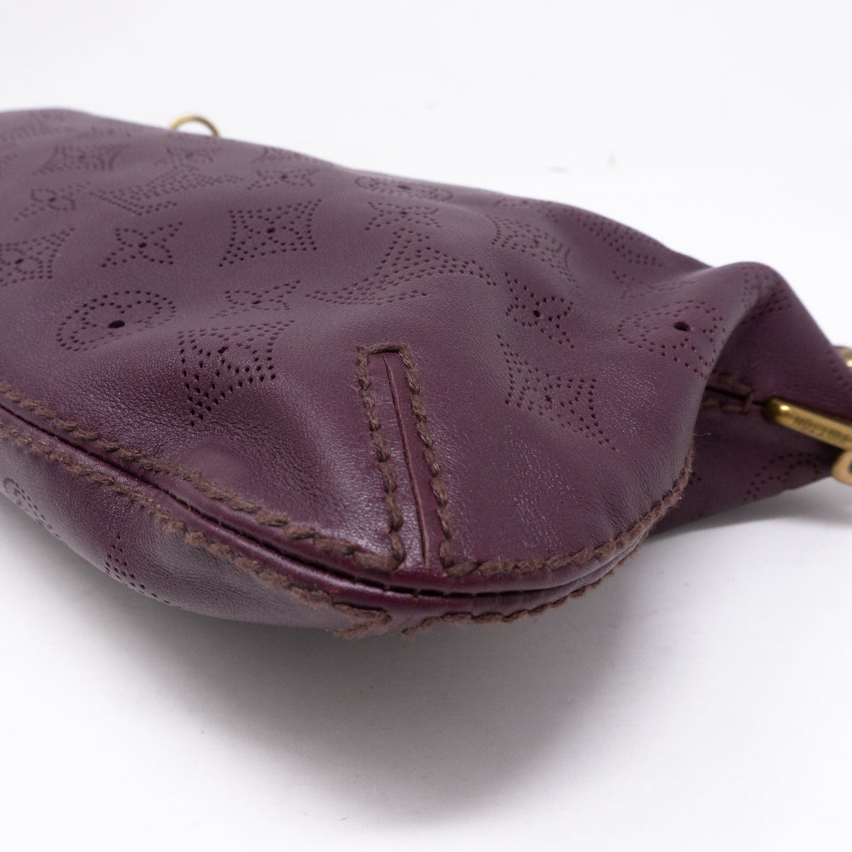 Louis-vuitton Pochette Onatah Mahina Leather Aubergine