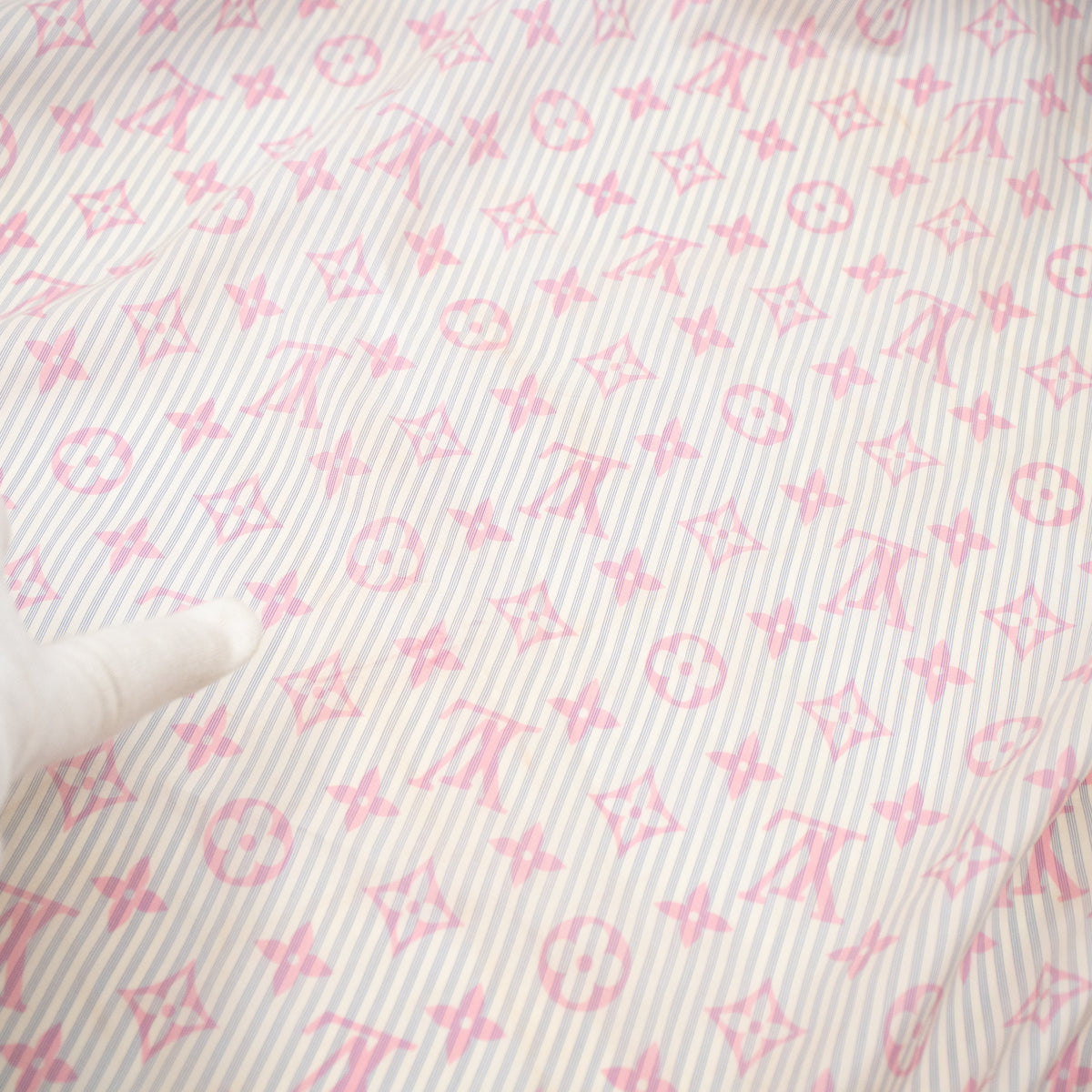 Louis-vuitton Sur Mesure Silk Square Scarf Pink