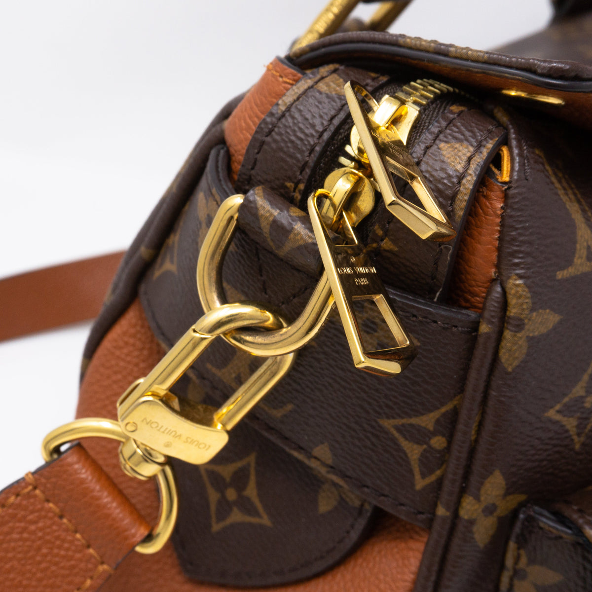 Louis-vuitton Manhattan NM Monogram Caramel