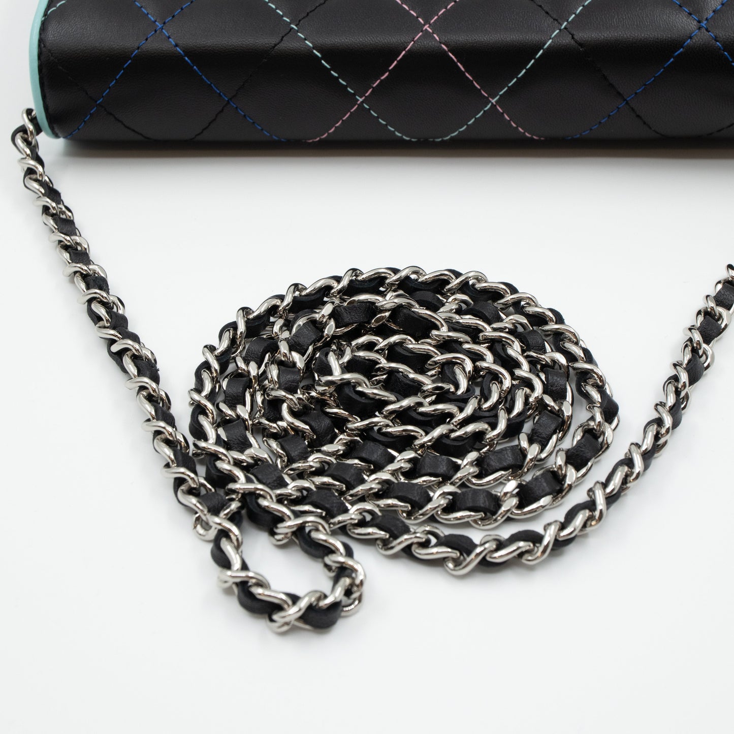 Classic Wallet On Chain Black Pastel Leather