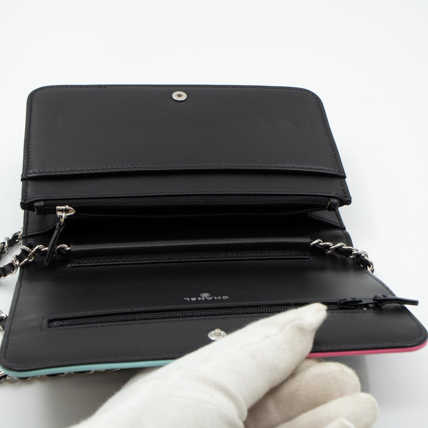 Classic Wallet On Chain Black Pastel Leather