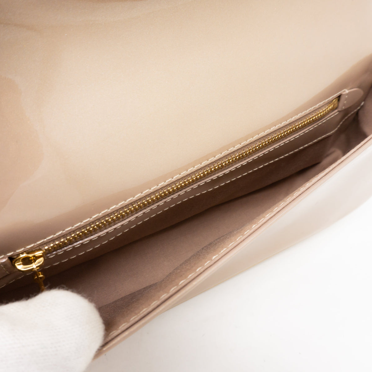Louis-vuitton Pochette SoBe Vernis Beige Poudre