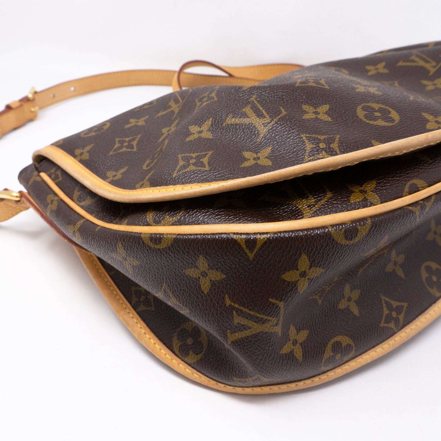 Louis-vuitton Menilmontant GM Monogram