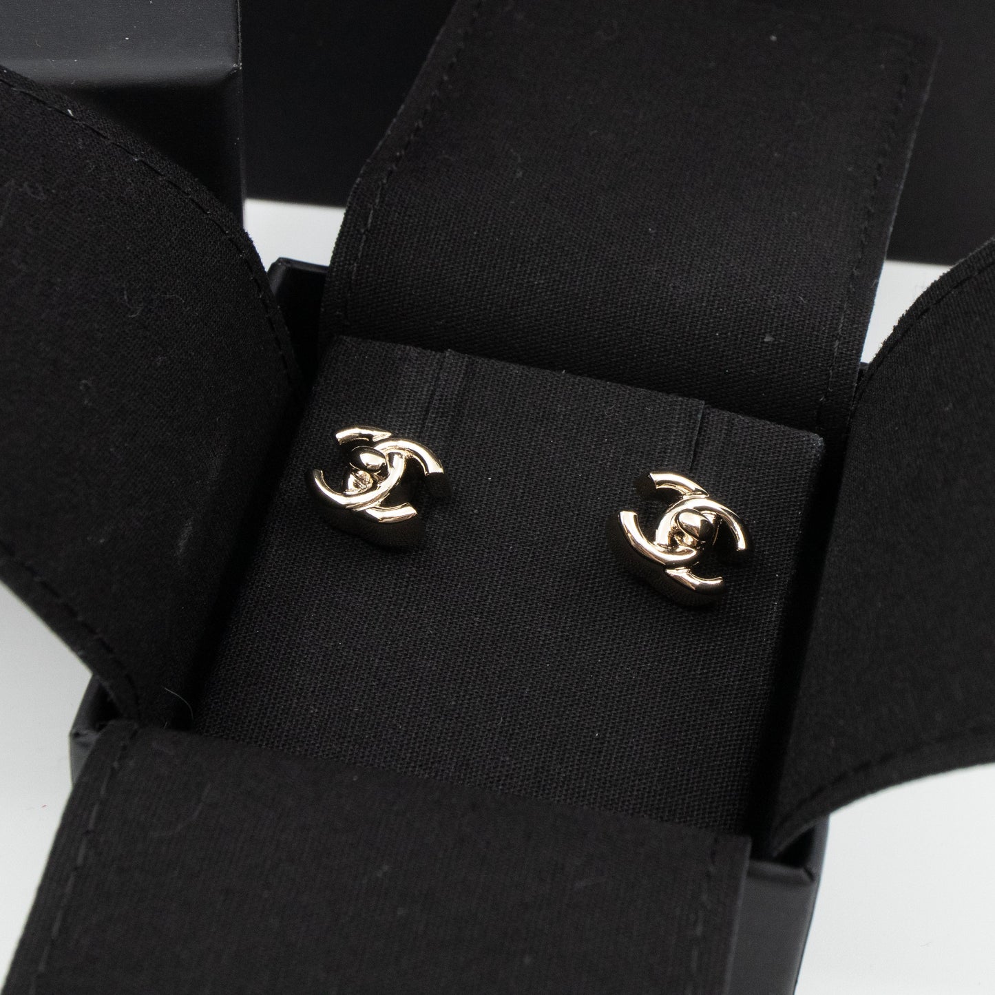 CC Turn Lock Earrings Silver