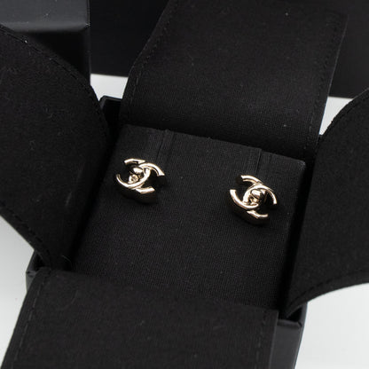 CC Turn Lock Earrings Silver