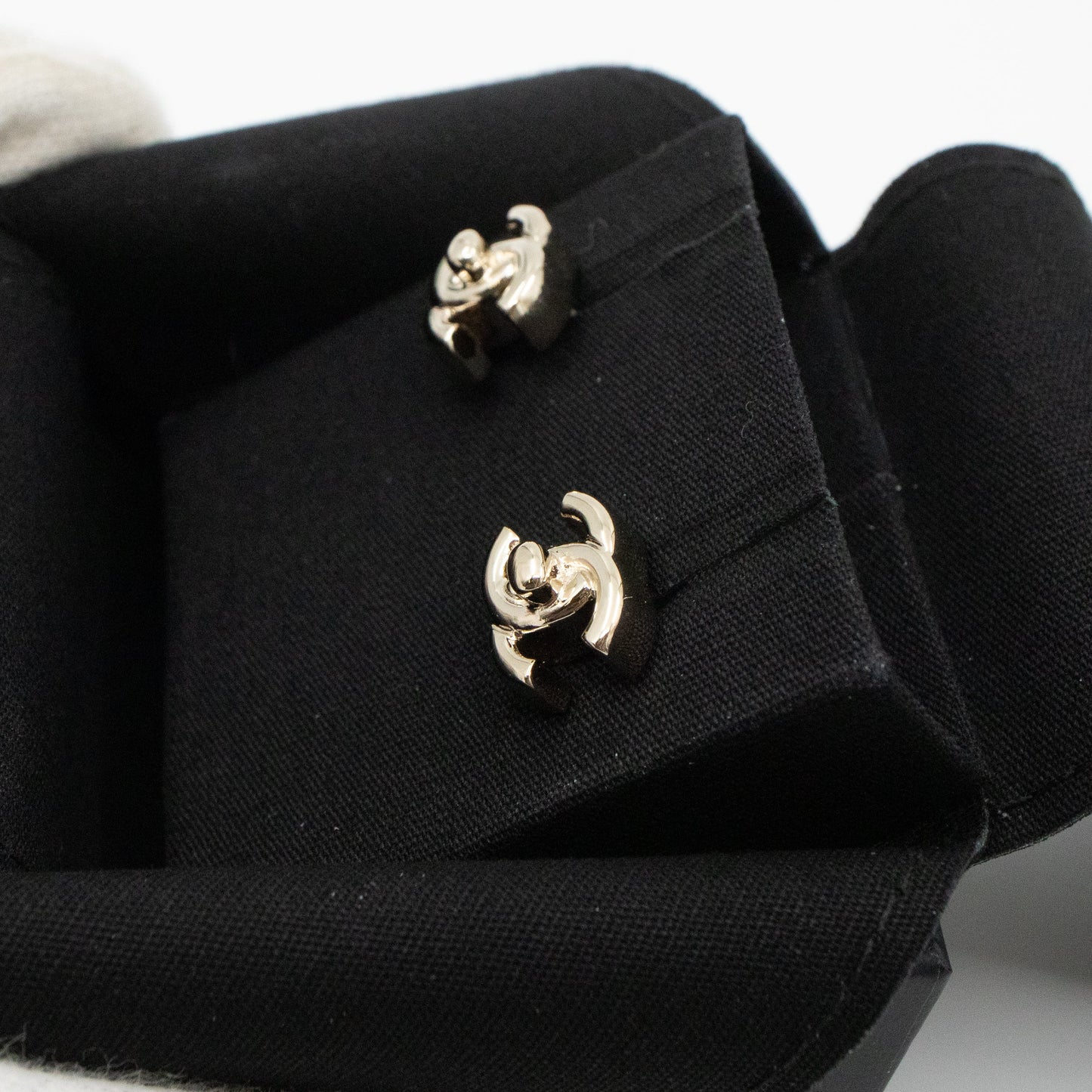 CC Turn Lock Earrings Silver