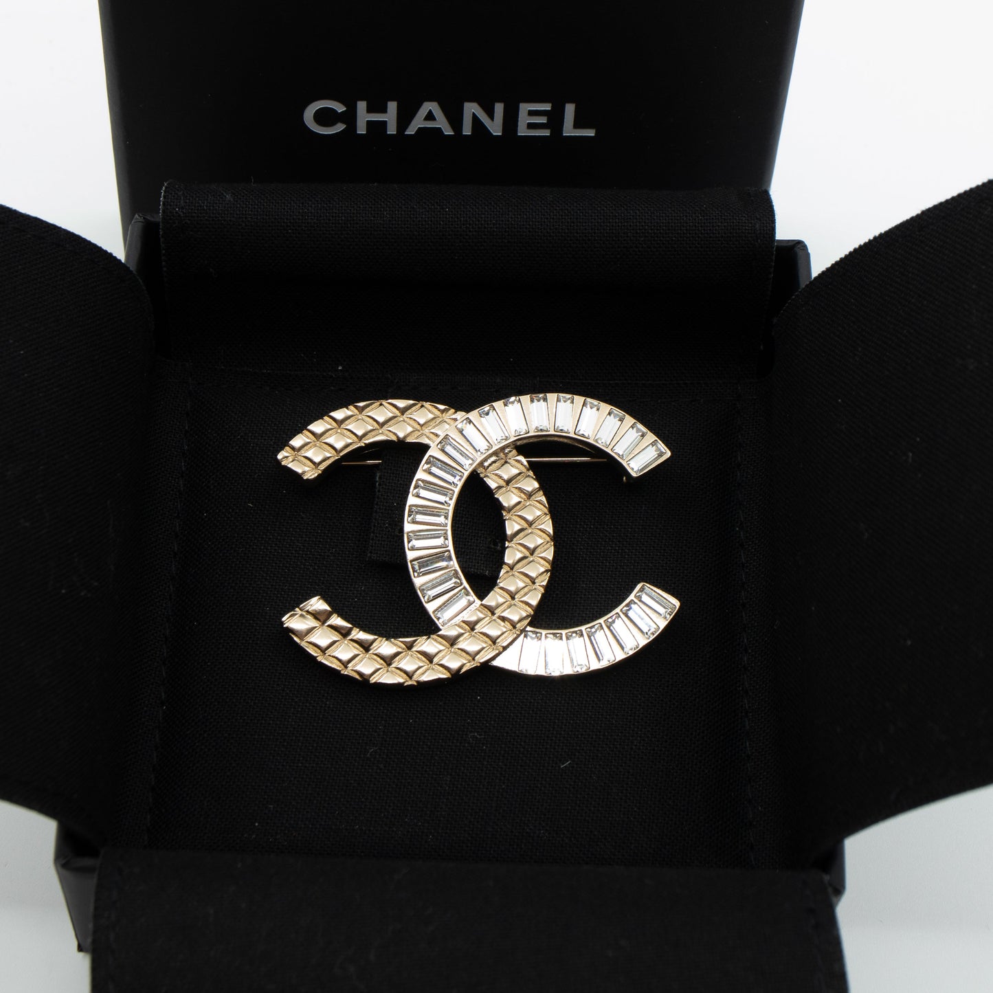 CC Brooch Crystal Light Gold