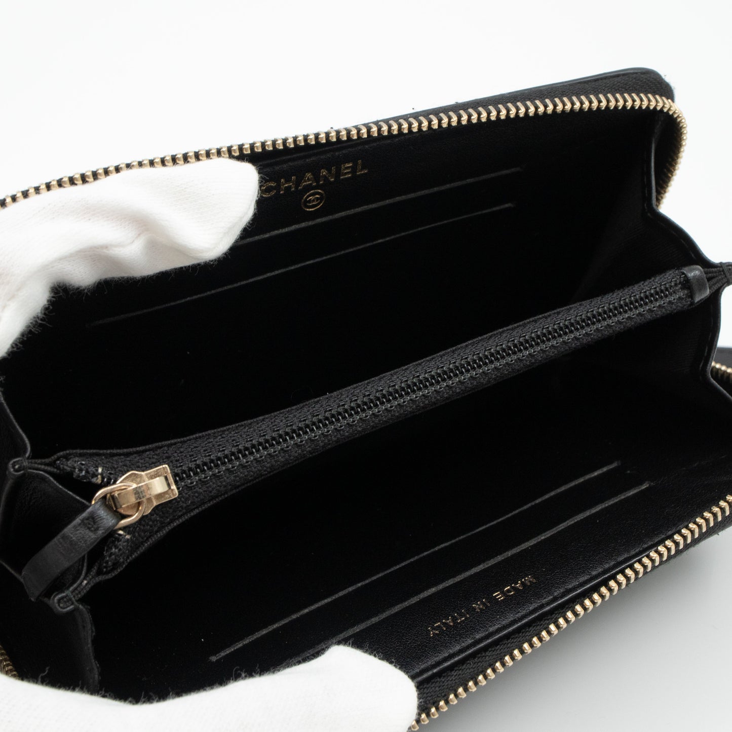 Medium Zipped Wallet CC Filigree Black Caviar