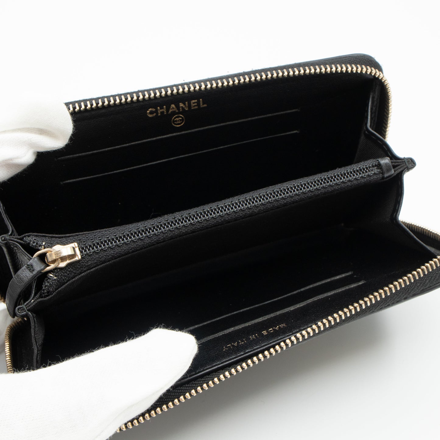 Medium Zipped Wallet CC Filigree Black Caviar