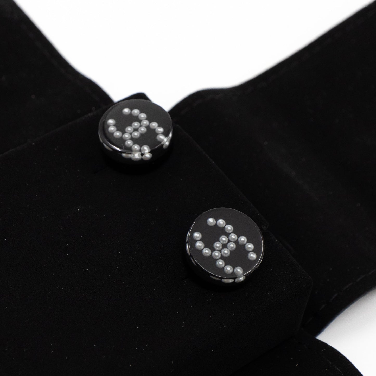 CC Round Earrings Black Pearl
