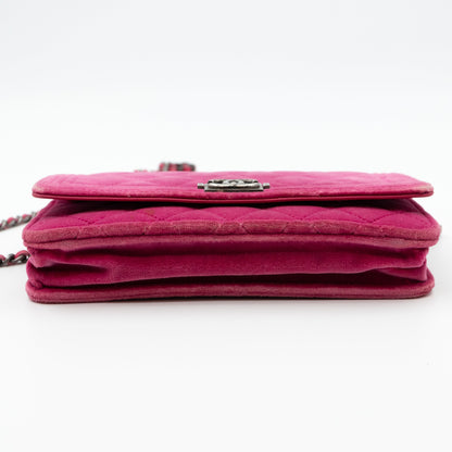 Boy Wallet On Chain Pink Velvet