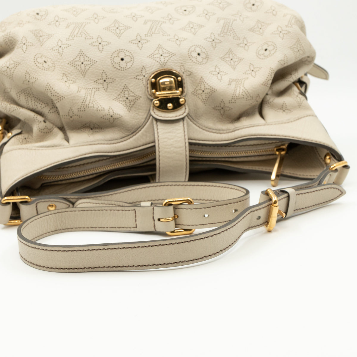 Louis-vuitton Mahina XS Opal Leather