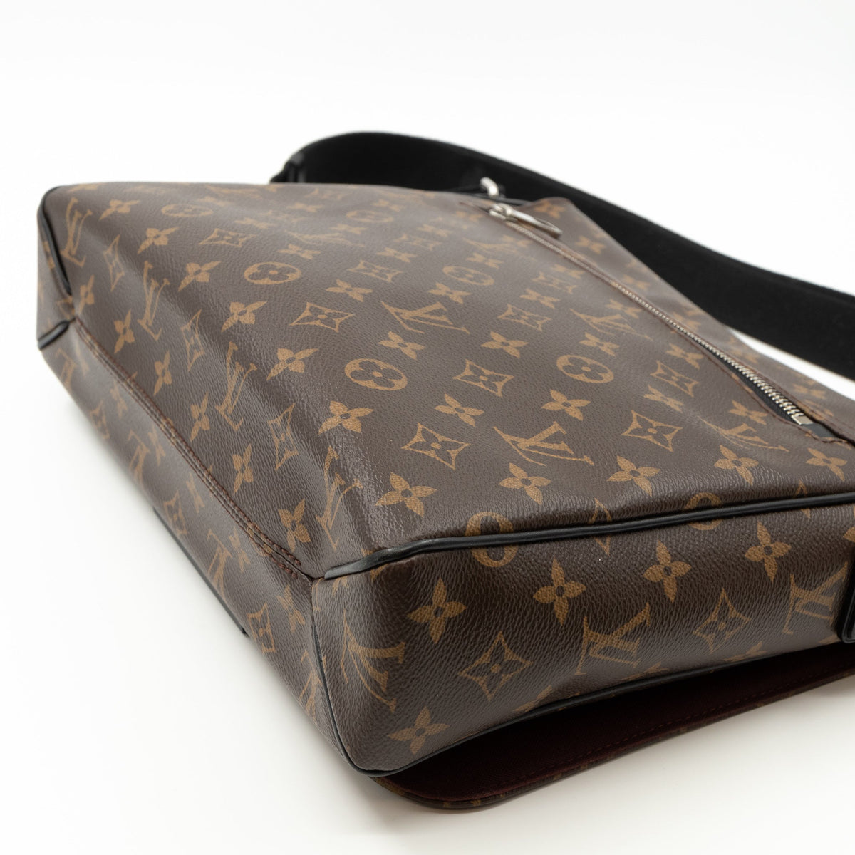 Louis-vuitton District MM Monogram Macassar