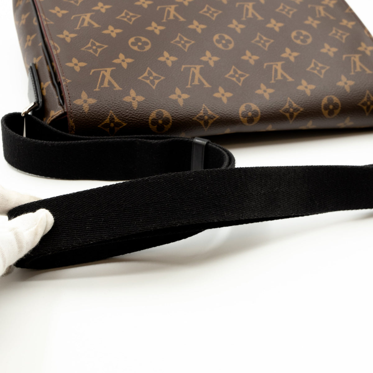 Louis-vuitton District MM Monogram Macassar