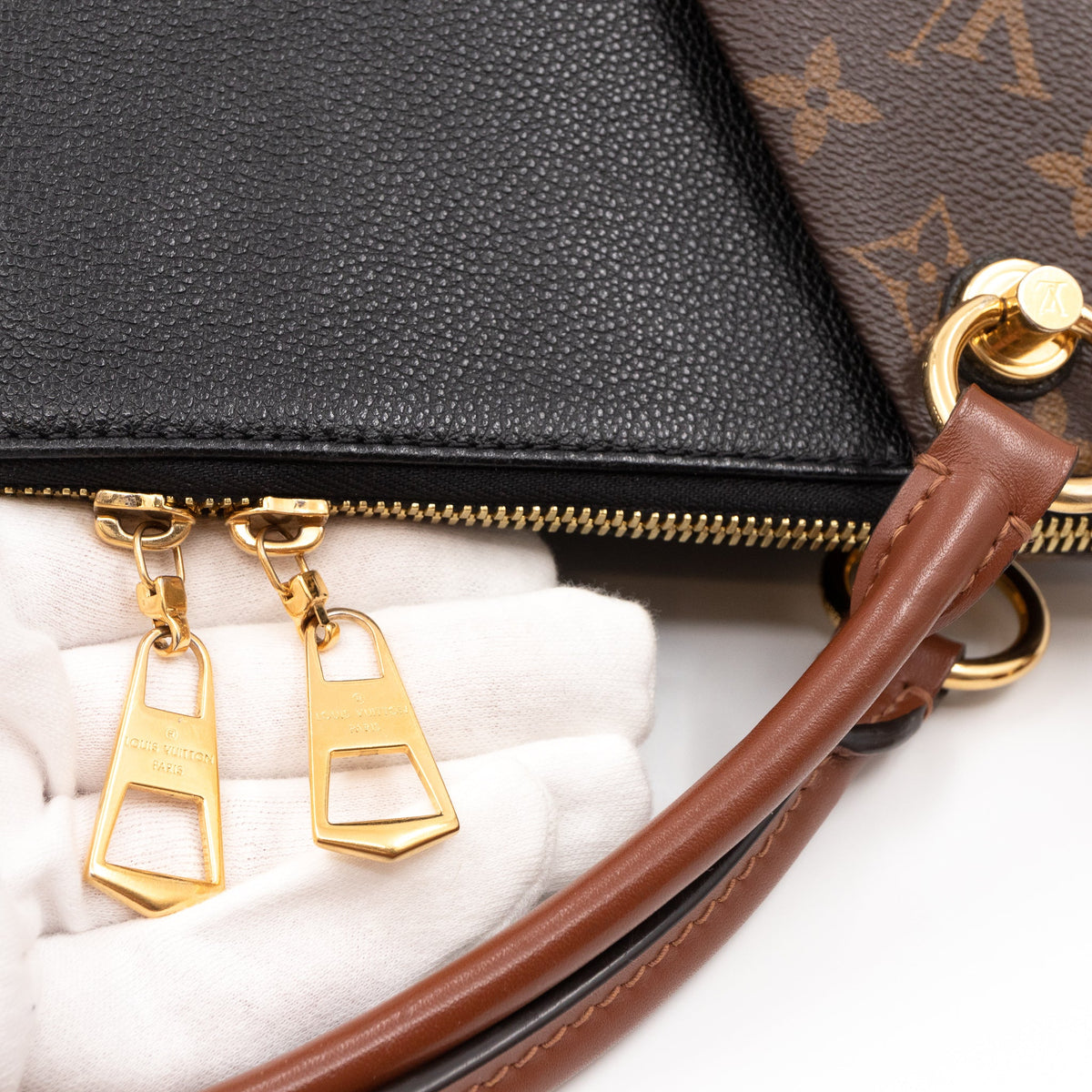 Louis-vuitton V Tote MM Monogram Noir Caramel
