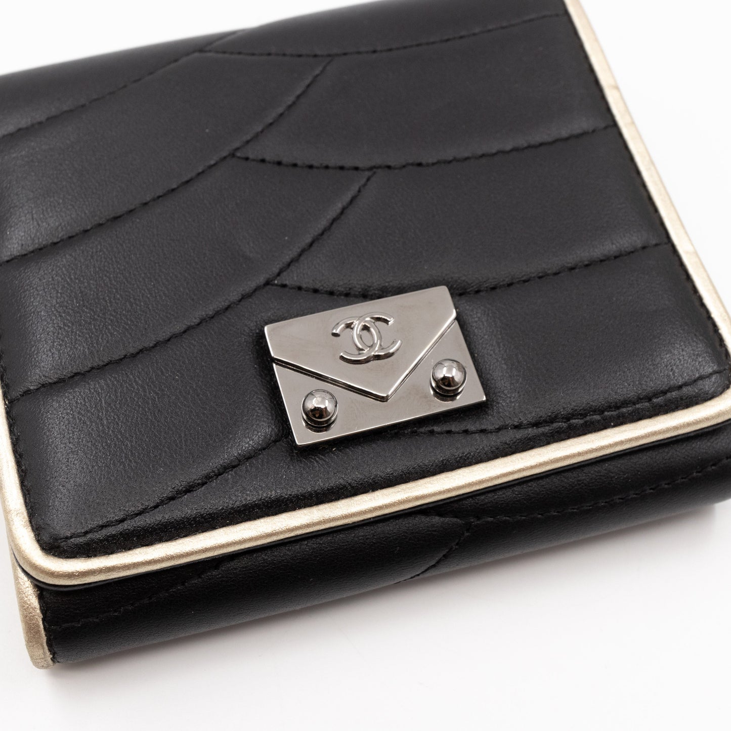 Pagoda Small Flap Wallet Black Leather