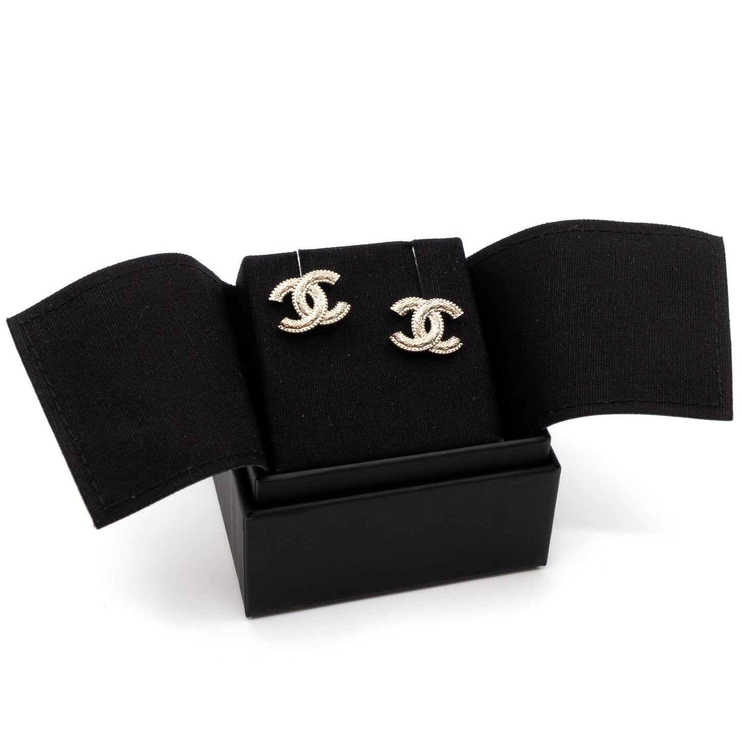 CC Lace Engraved Earrings Light Gold
