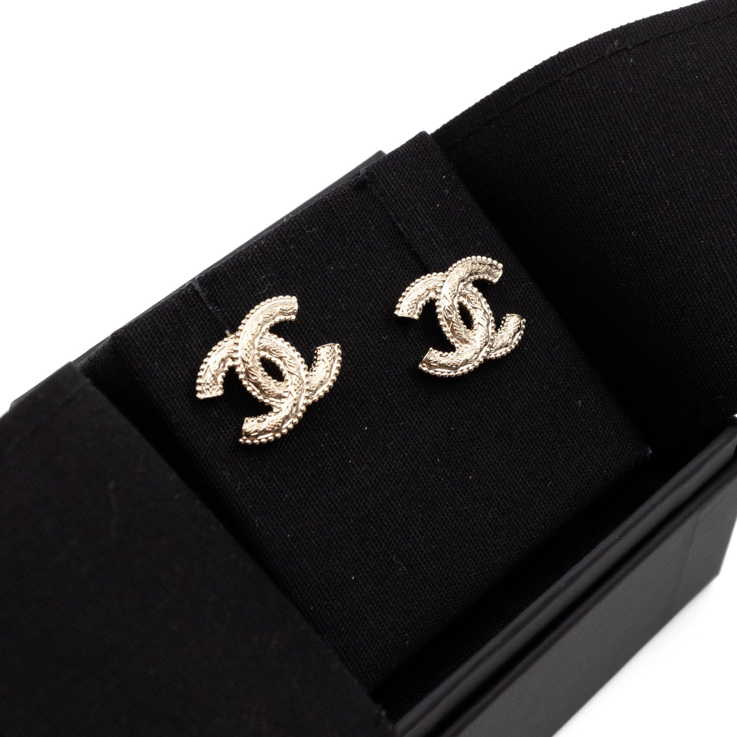 CC Lace Engraved Earrings Light Gold