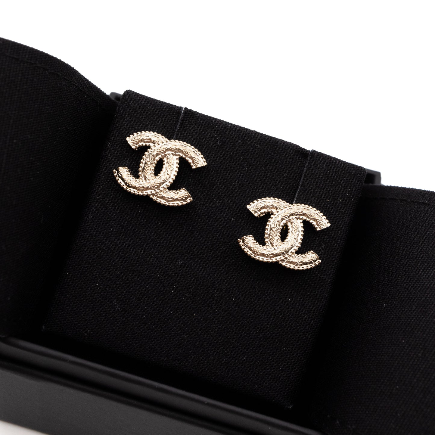 CC Lace Engraved Earrings Light Gold