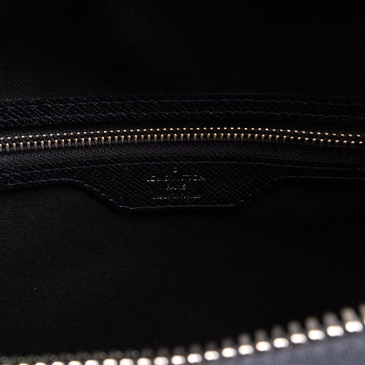 Louis-vuitton Neo Kendall Taiga Leather Black