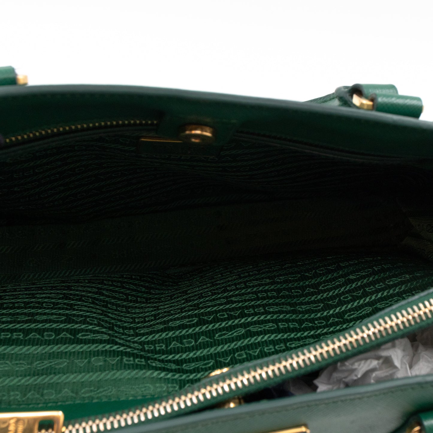 Galleria Medium Single Zip Green Saffiano