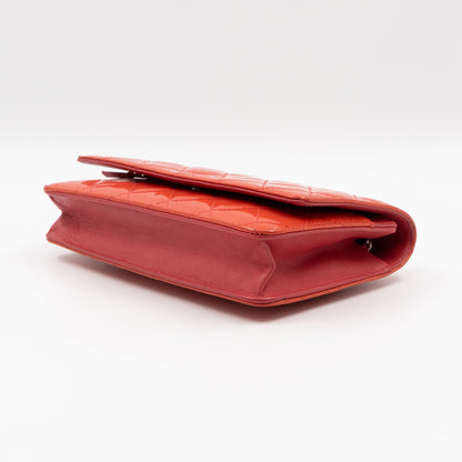 Classic Wallet on Chain Coral Pink Patent Leather