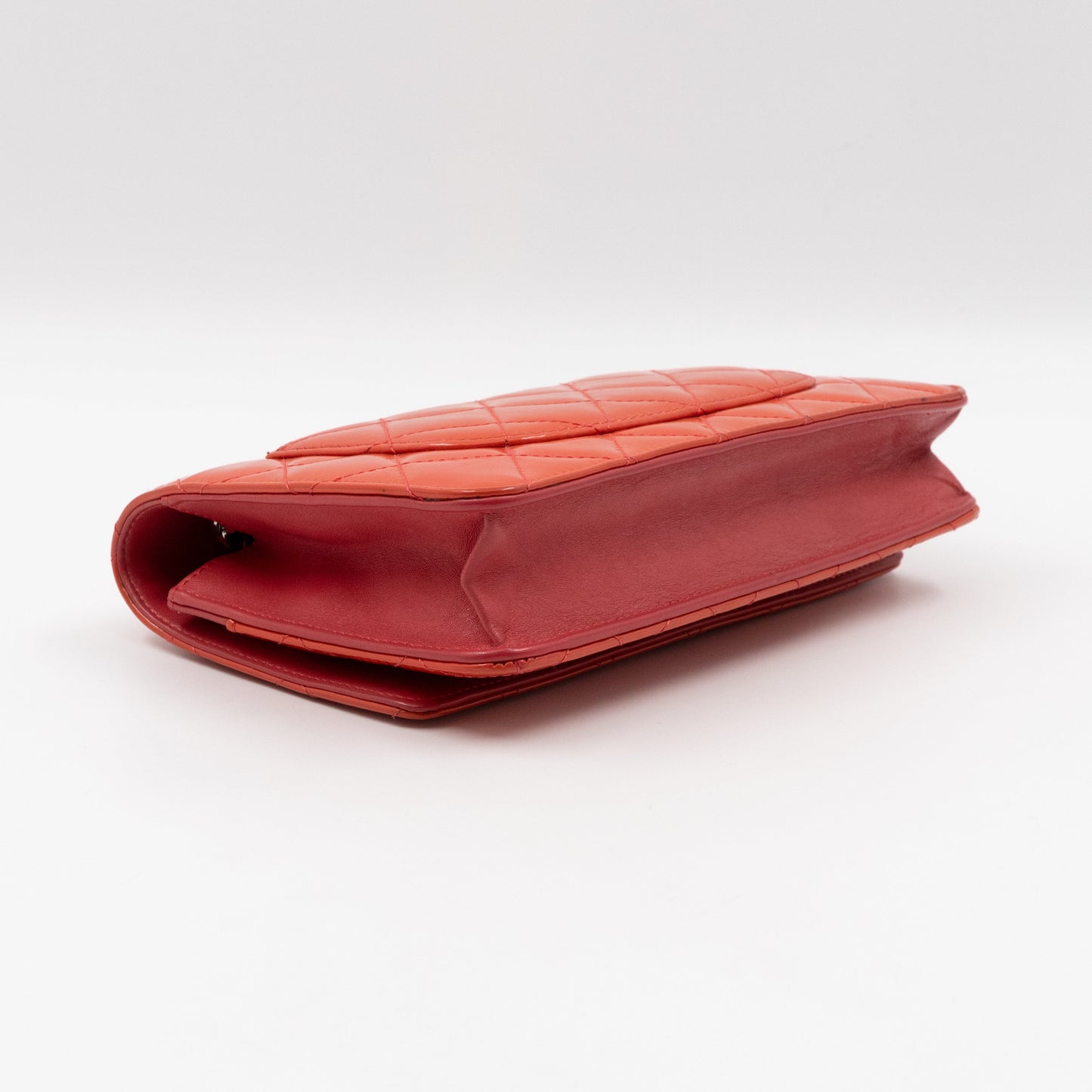 Classic Wallet on Chain Coral Pink Patent Leather