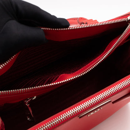 Galleria Medium Double Zip Lacca Red Saffiano Lux