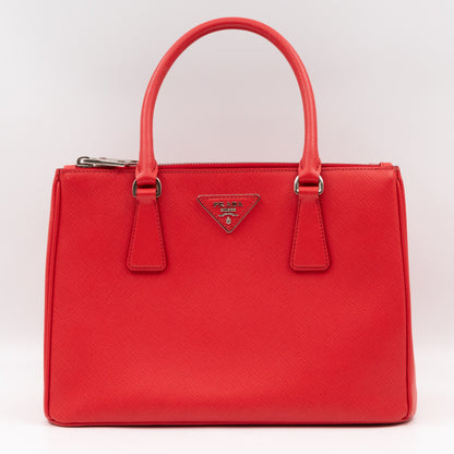 Galleria Medium Double Zip Lacca Red Saffiano Lux