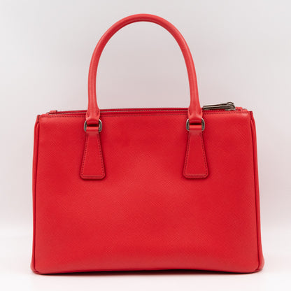 Galleria Medium Double Zip Lacca Red Saffiano Lux