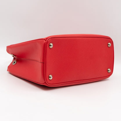 Galleria Medium Double Zip Lacca Red Saffiano Lux