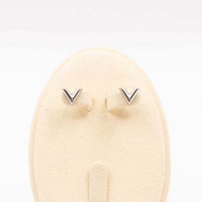 Essential V Studs Earrings Silver