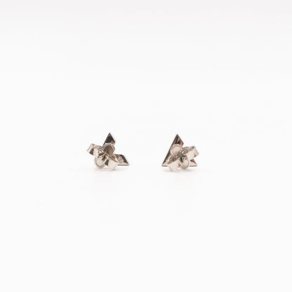 Essential V Studs Earrings Silver