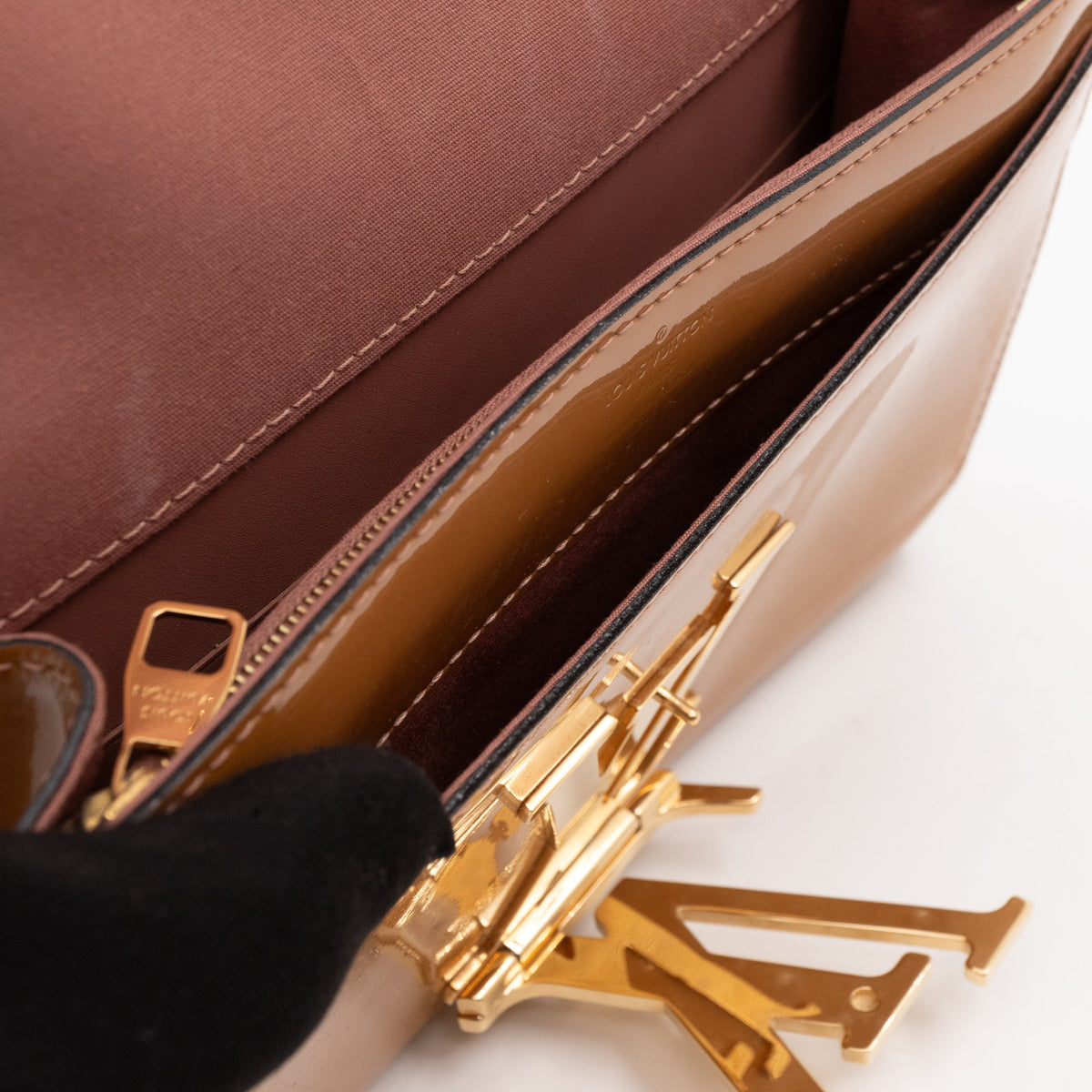 Louis-vuitton Louise Clutch Beige Vernis Gold