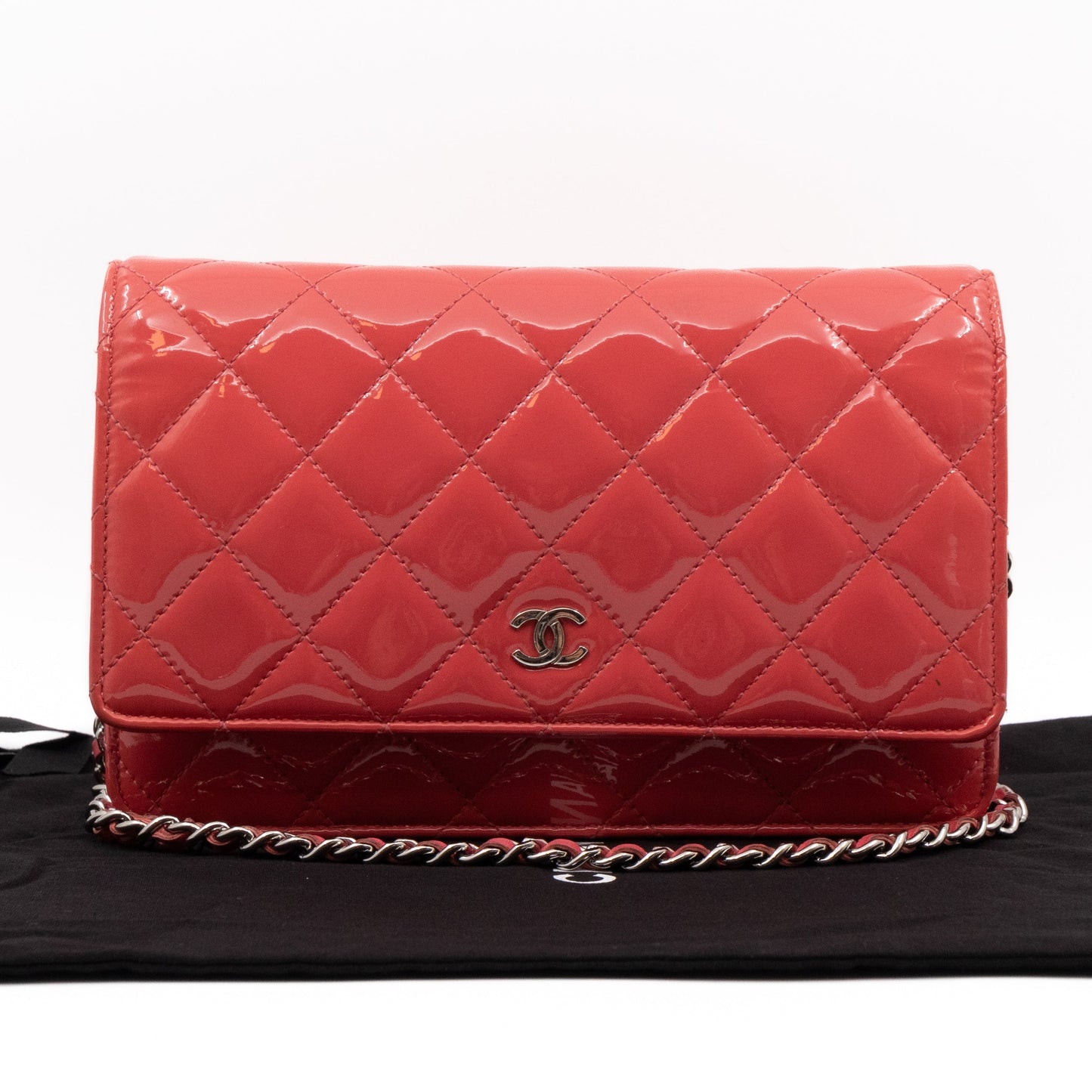 Classic Wallet on Chain Coral Patent Leather