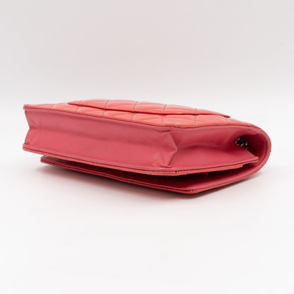 Classic Wallet on Chain Coral Patent Leather