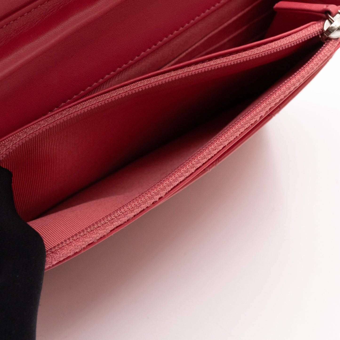 Classic Wallet on Chain Coral Patent Leather