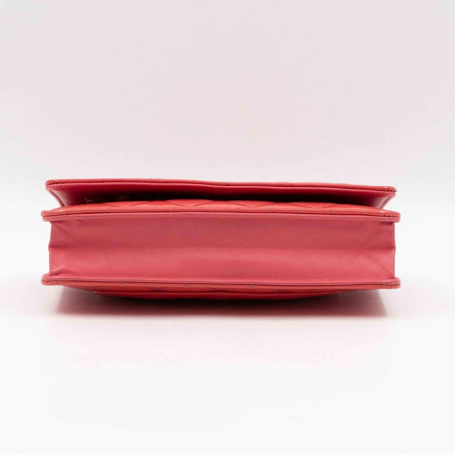 Classic Wallet on Chain Coral Patent Leather